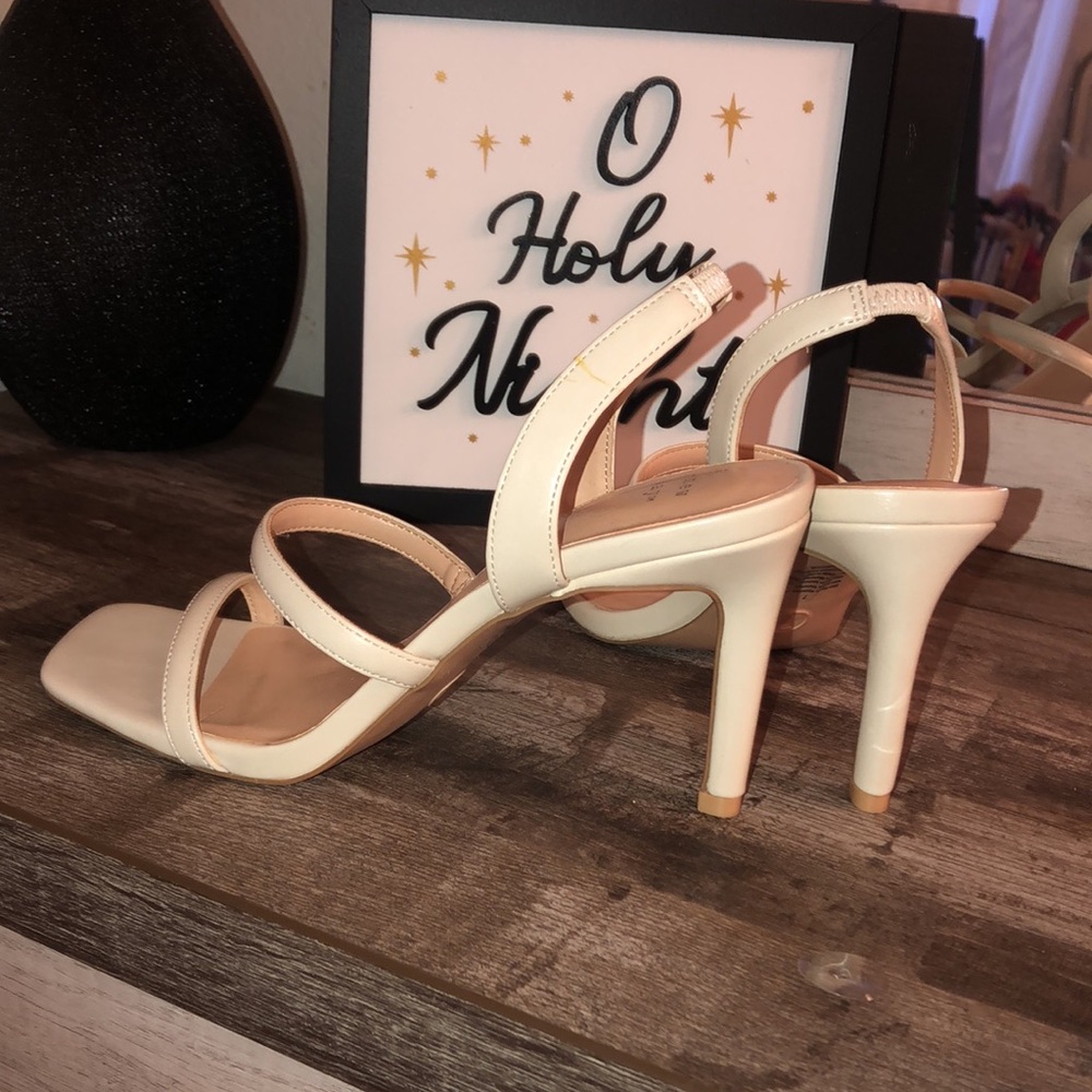 White heels - Picture 5 of 5